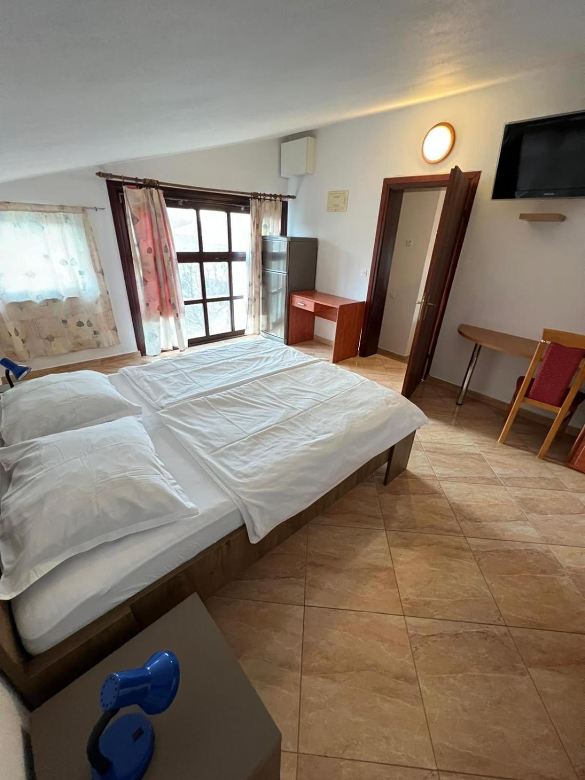 Bellevue Rooms Stara Baška Exterior foto