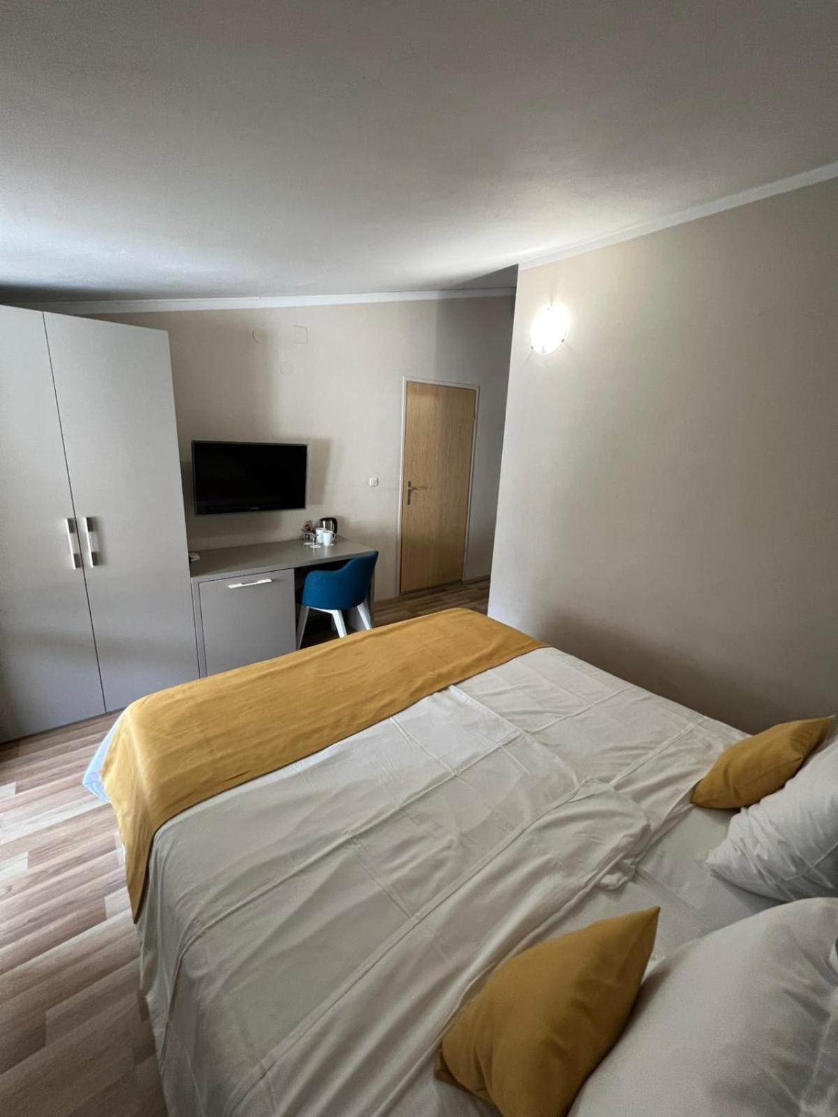 Bellevue Rooms Stara Baška Exterior foto