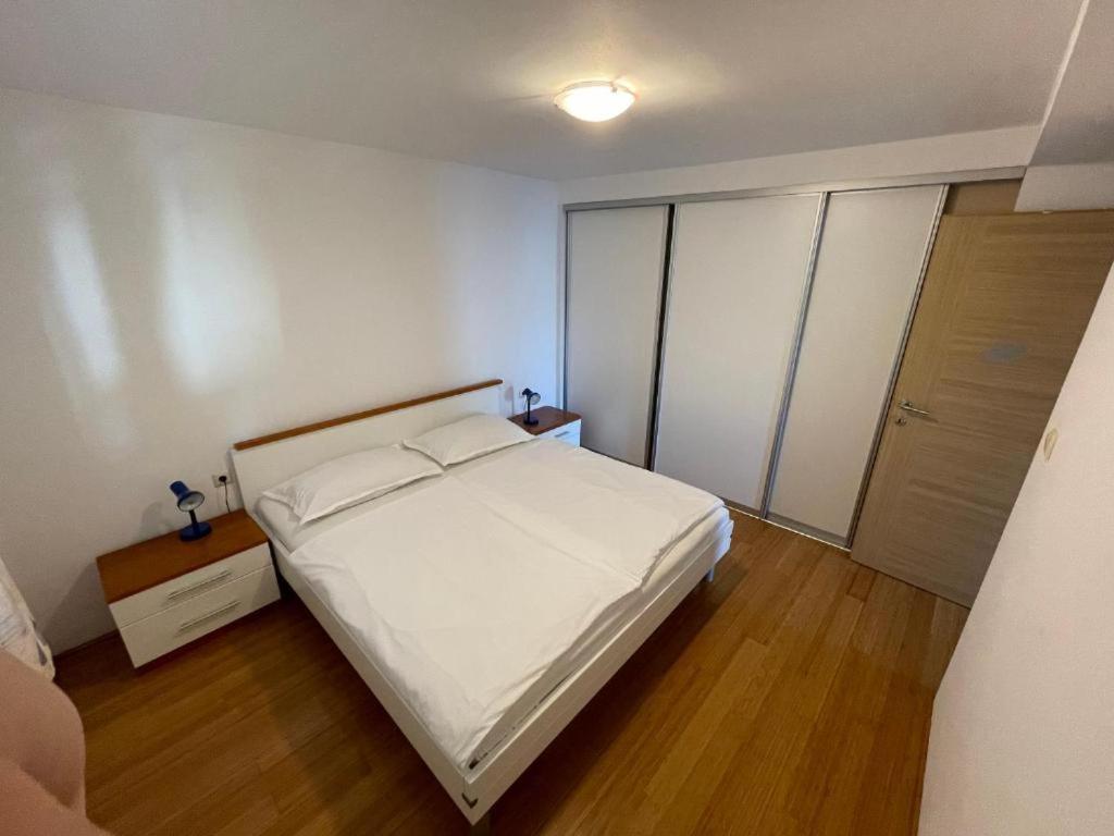 Bellevue Rooms Stara Baška Exterior foto